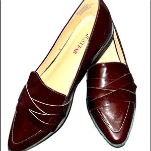 🤍Just Fab Criss Cross front loafer shiny burgundy.